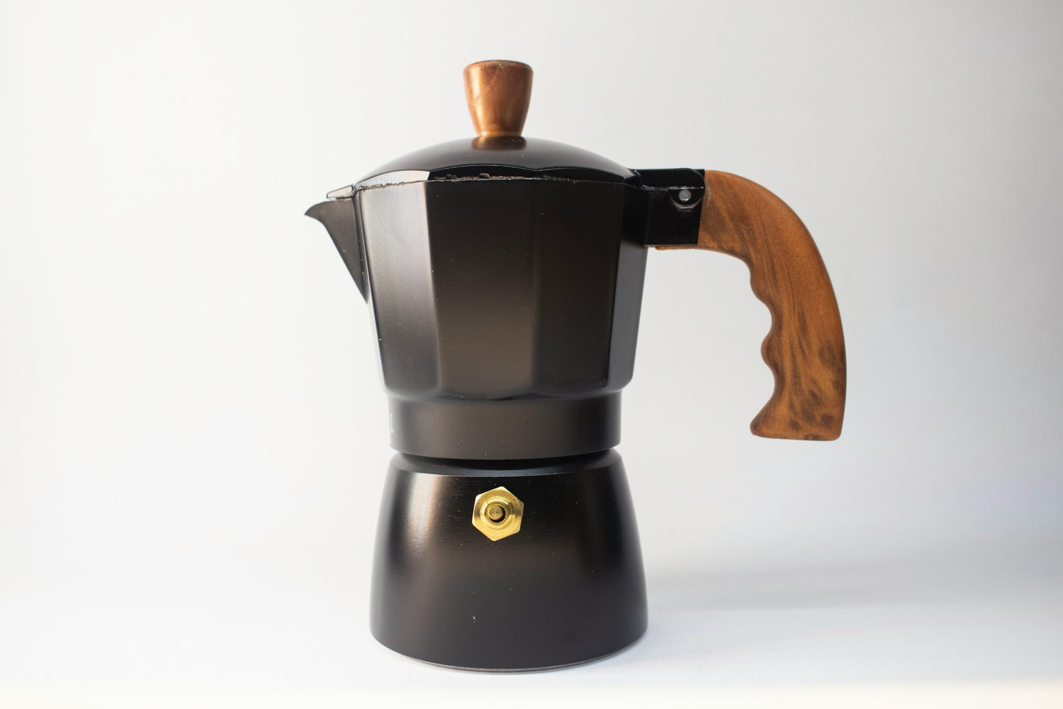 Mastering the Moka Pot: Choosing the Best Coffee Blends for Ultimate Flavor