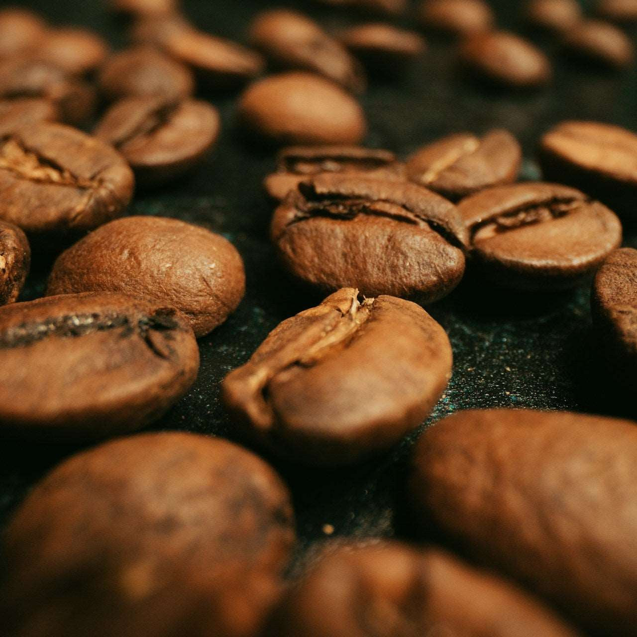 VIRTUOSO Signature Blend - Chocolate, Dark Cherry, Almond [Med-Dark Roast]